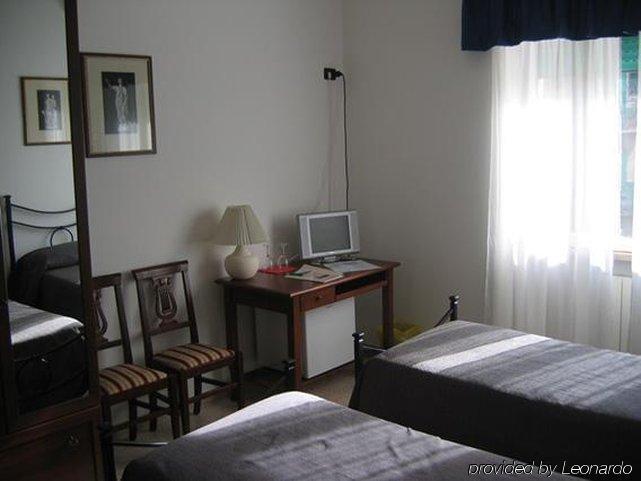 Hotel Antico Acquedotto Рим Стая снимка
