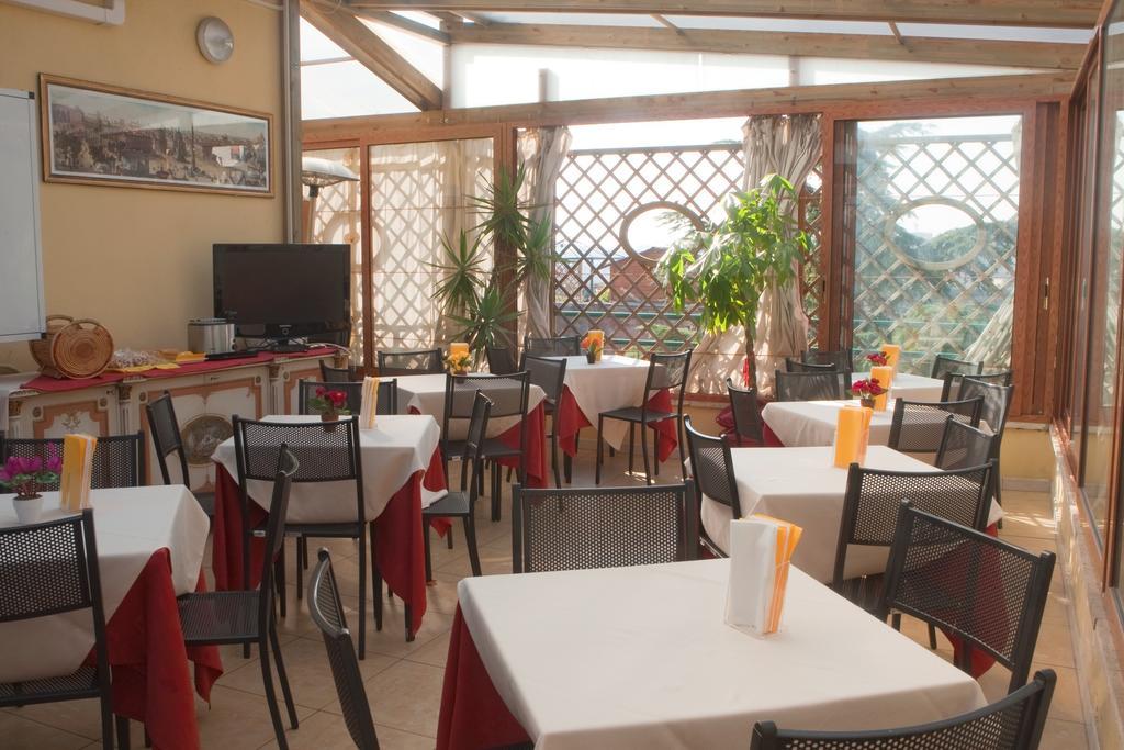Hotel Antico Acquedotto Рим Ресторант снимка